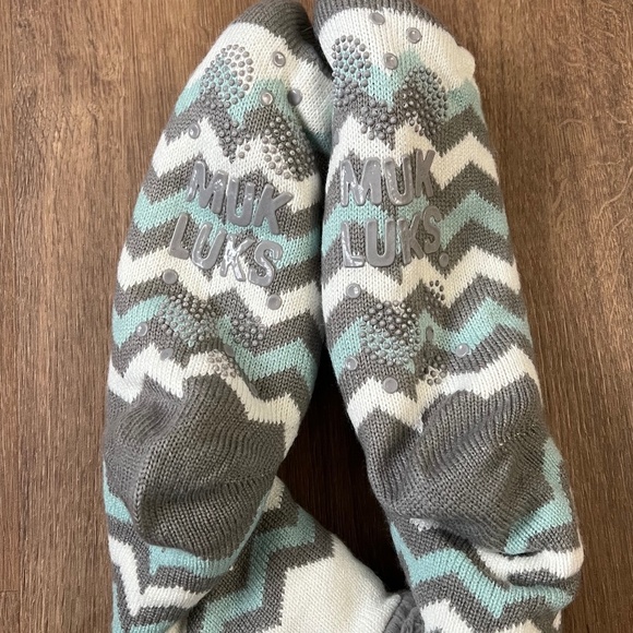 NWT Muk Luks Sherpa Fleece Jojoba Oil Cabin Slipper Socks Zig Zag Sz 8.5-11 - Picture 4 of 6